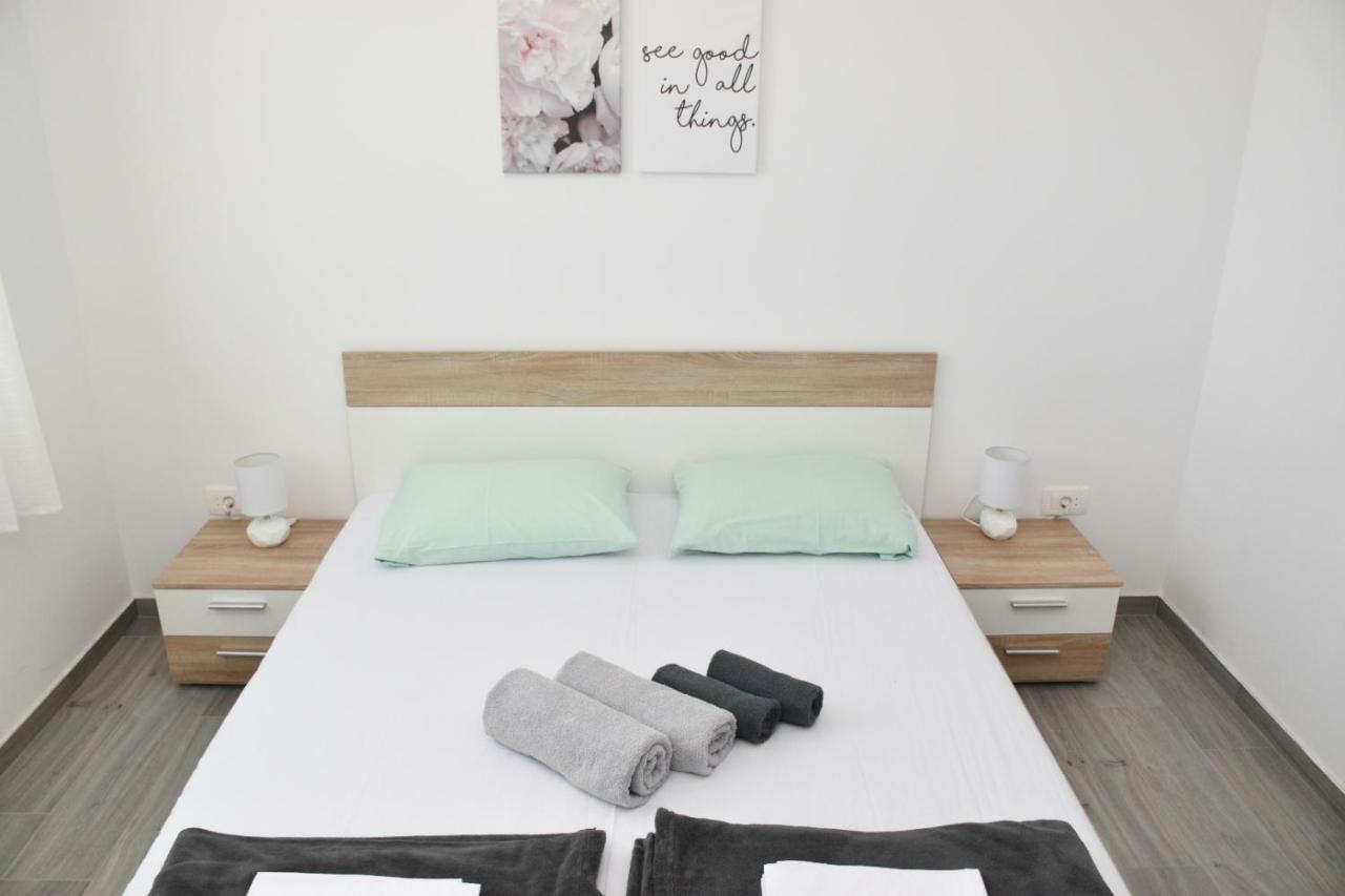 Apartments Mino Ražanac Zewnętrze zdjęcie